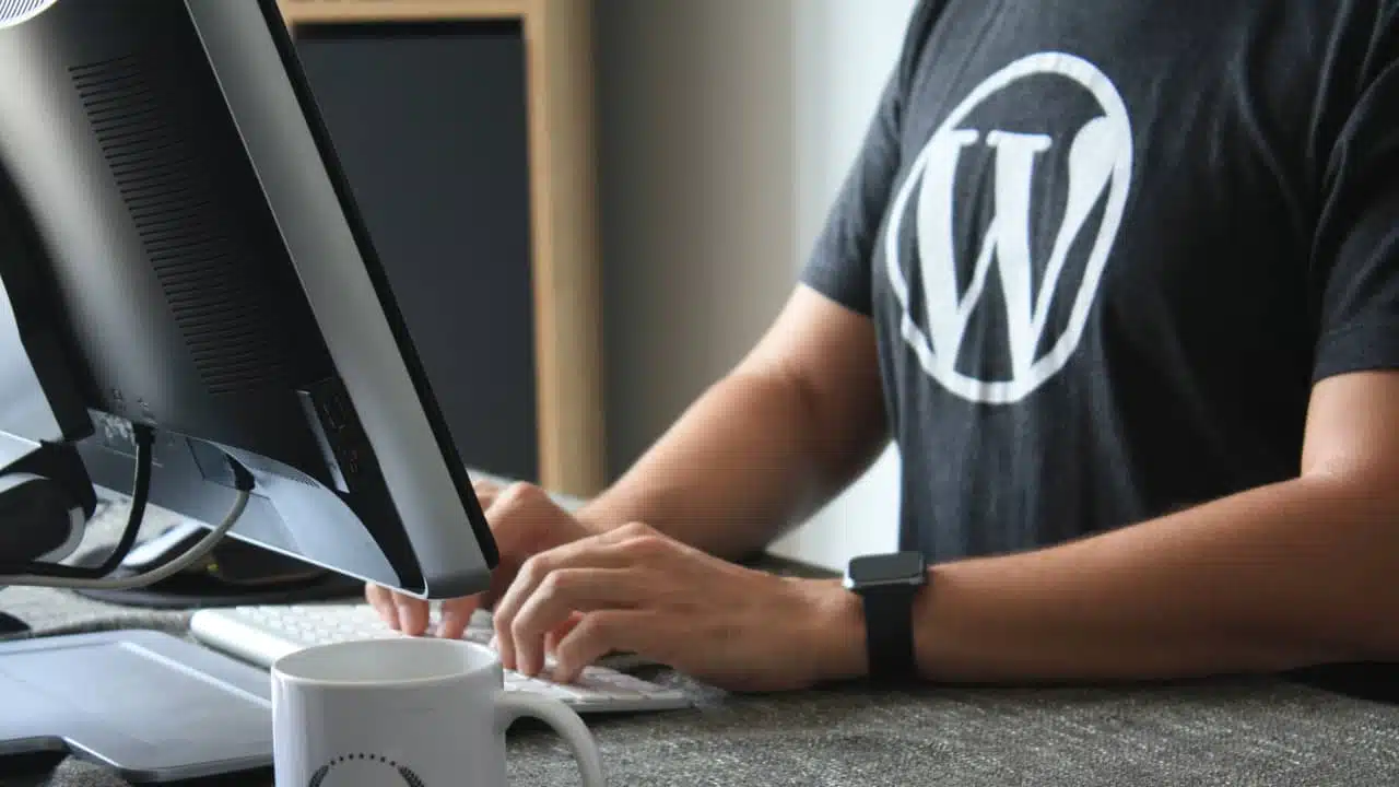 Personne en train de restaurer son site WordPress