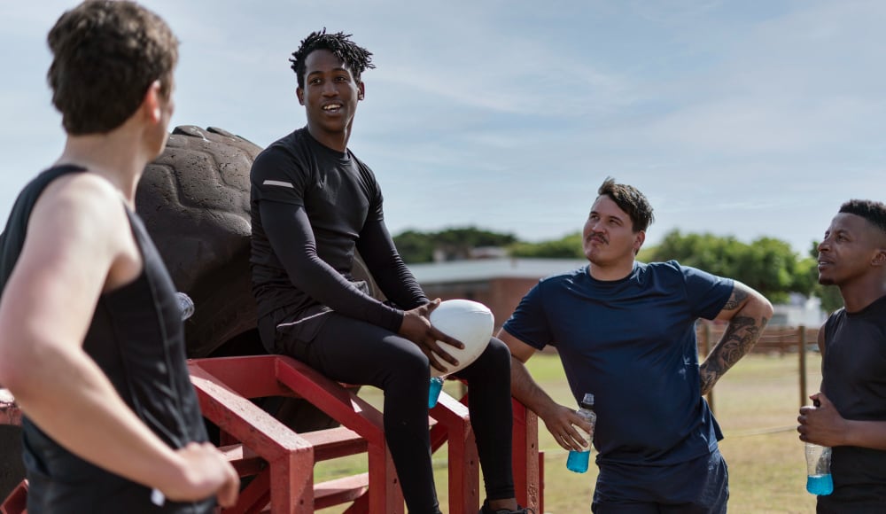 joueurs de rugby qui discutent